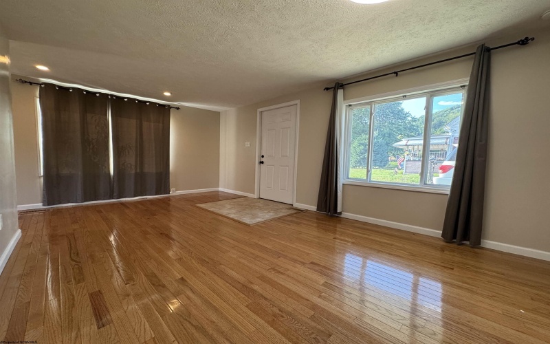 676 Cottage Avenue, Monongah, West Virginia 26554, 2 Bedrooms Bedrooms, 4 Rooms Rooms,1 BathroomBathrooms,Single Family Detached,For Sale,Cottage,10161223