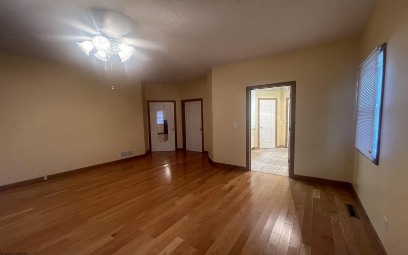 10 Jarrett Drive, Buckhannon, West Virginia 26201-8917, 3 Bedrooms Bedrooms, 8 Rooms Rooms,2 BathroomsBathrooms,Single Family Detached,For Sale,Jarrett,10161255