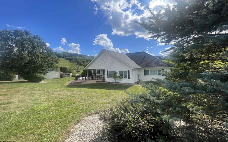 10 Jarrett Drive, Buckhannon, West Virginia 26201-8917, 3 Bedrooms Bedrooms, 8 Rooms Rooms,2 BathroomsBathrooms,Single Family Detached,For Sale,Jarrett,10161255
