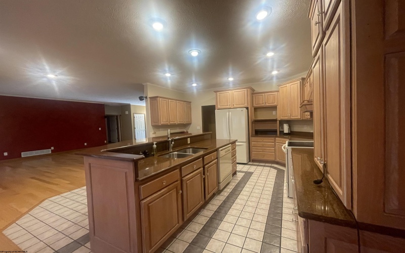 10 Jarrett Drive, Buckhannon, West Virginia 26201-8917, 3 Bedrooms Bedrooms, 8 Rooms Rooms,2 BathroomsBathrooms,Single Family Detached,For Sale,Jarrett,10161255