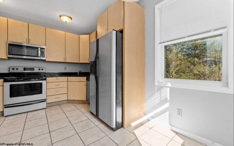 220 Fountain View Drive, Morgantown, West Virginia 26505, 2 Bedrooms Bedrooms, 5 Rooms Rooms,2 BathroomsBathrooms,Single Family Attached,For Sale,Fountain View,10161237