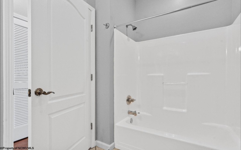 220 Fountain View Drive, Morgantown, West Virginia 26505, 2 Bedrooms Bedrooms, 5 Rooms Rooms,2 BathroomsBathrooms,Single Family Attached,For Sale,Fountain View,10161237
