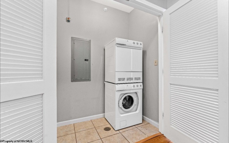 220 Fountain View Drive, Morgantown, West Virginia 26505, 2 Bedrooms Bedrooms, 5 Rooms Rooms,2 BathroomsBathrooms,Single Family Attached,For Sale,Fountain View,10161237