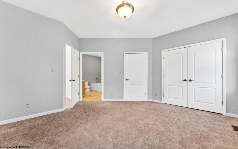 220 Fountain View Drive, Morgantown, West Virginia 26505, 2 Bedrooms Bedrooms, 5 Rooms Rooms,2 BathroomsBathrooms,Single Family Attached,For Sale,Fountain View,10161237