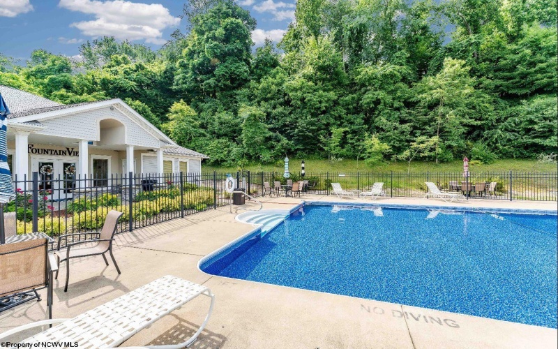 220 Fountain View Drive, Morgantown, West Virginia 26505, 2 Bedrooms Bedrooms, 5 Rooms Rooms,2 BathroomsBathrooms,Single Family Attached,For Sale,Fountain View,10161237