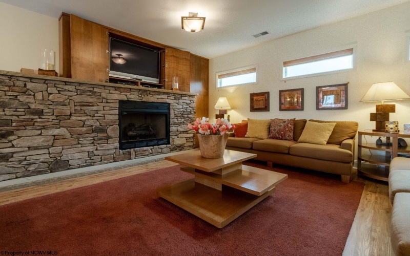 220 Fountain View Drive, Morgantown, West Virginia 26505, 2 Bedrooms Bedrooms, 5 Rooms Rooms,2 BathroomsBathrooms,Single Family Attached,For Sale,Fountain View,10161237