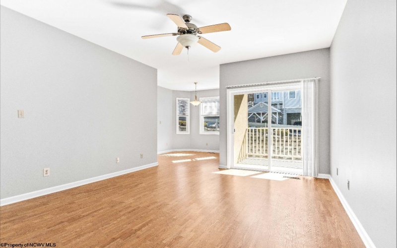 220 Fountain View Drive, Morgantown, West Virginia 26505, 2 Bedrooms Bedrooms, 5 Rooms Rooms,2 BathroomsBathrooms,Single Family Attached,For Sale,Fountain View,10161237