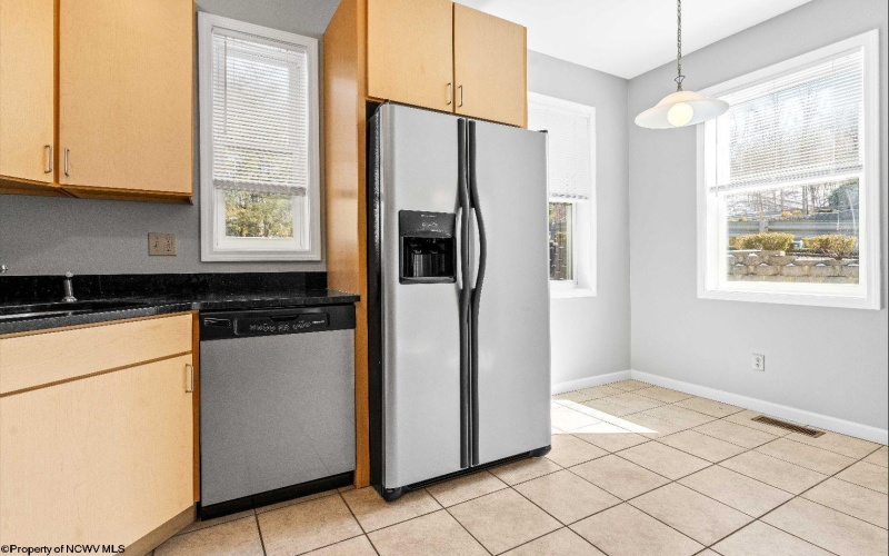 220 Fountain View Drive, Morgantown, West Virginia 26505, 2 Bedrooms Bedrooms, 5 Rooms Rooms,2 BathroomsBathrooms,Single Family Attached,For Sale,Fountain View,10161237