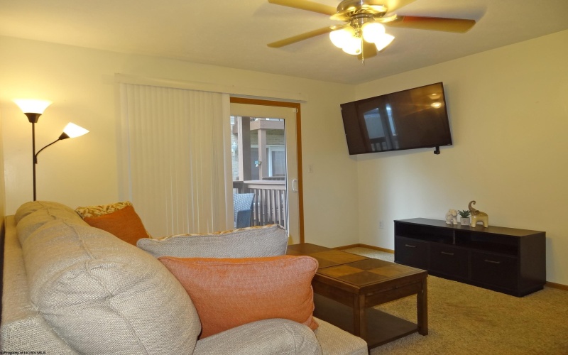 113 Creekside Drive, Morgantown, West Virginia 26508, 1 Bedroom Bedrooms, 3 Rooms Rooms,1 BathroomBathrooms,Single Family Attached,For Sale,Creekside,10161243
