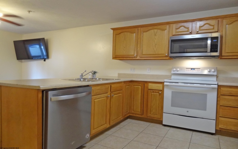 113 Creekside Drive, Morgantown, West Virginia 26508, 1 Bedroom Bedrooms, 3 Rooms Rooms,1 BathroomBathrooms,Single Family Attached,For Sale,Creekside,10161243