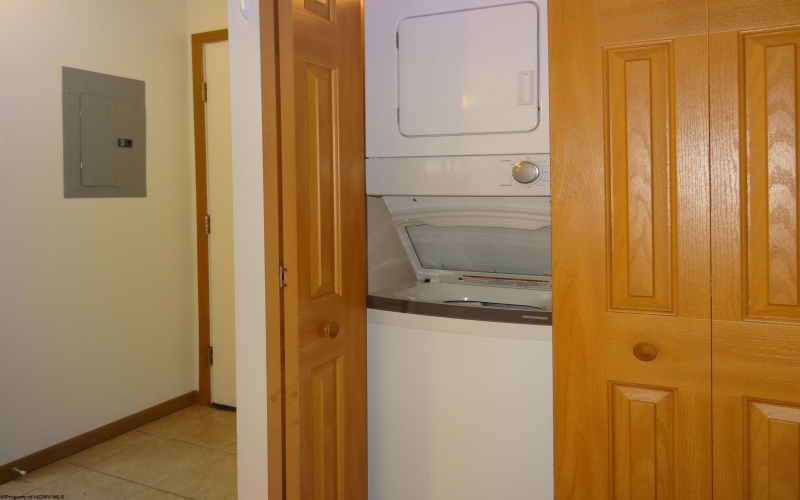 113 Creekside Drive, Morgantown, West Virginia 26508, 1 Bedroom Bedrooms, 3 Rooms Rooms,1 BathroomBathrooms,Single Family Attached,For Sale,Creekside,10161243