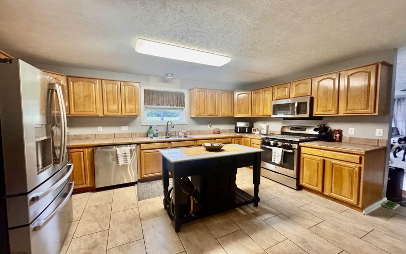 83 Burnt Cabin Road, Fairmont, West Virginia 26554, 4 Bedrooms Bedrooms, 8 Rooms Rooms,2 BathroomsBathrooms,Single Family Detached,For Sale,Burnt Cabin,10161254