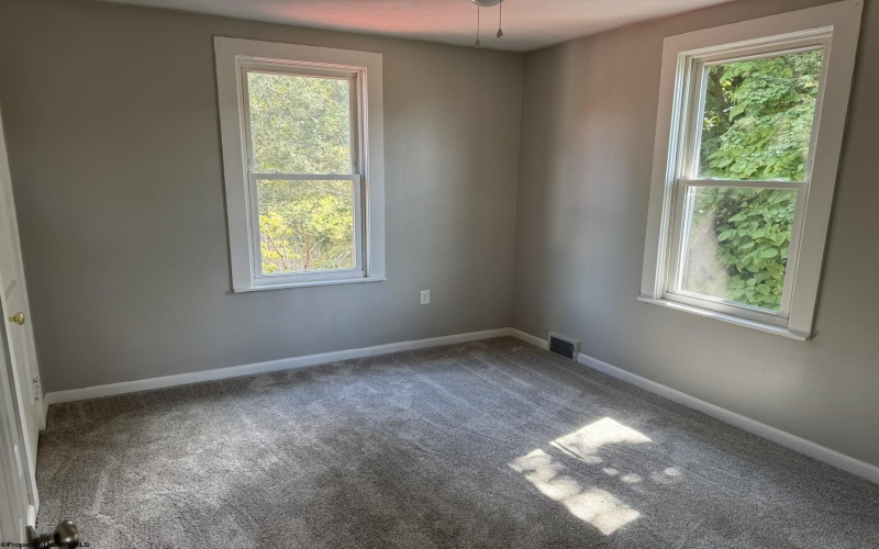 309 Hedge Street, Clarksburg, West Virginia 26301, 5 Bedrooms Bedrooms, 8 Rooms Rooms,2 BathroomsBathrooms,Single Family Detached,For Sale,Hedge,10161251