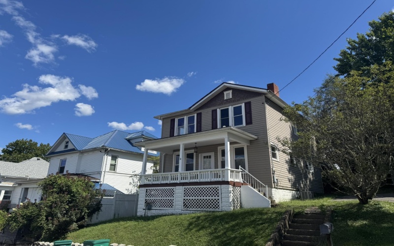 309 Hedge Street, Clarksburg, West Virginia 26301, 5 Bedrooms Bedrooms, 8 Rooms Rooms,2 BathroomsBathrooms,Single Family Detached,For Sale,Hedge,10161251