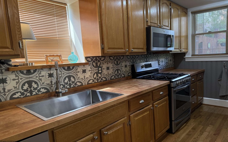 116 Elkins Street, Fairmont, West Virginia 26554, 3 Bedrooms Bedrooms, 7 Rooms Rooms,1 BathroomBathrooms,Single Family Detached,For Sale,Elkins,10161250