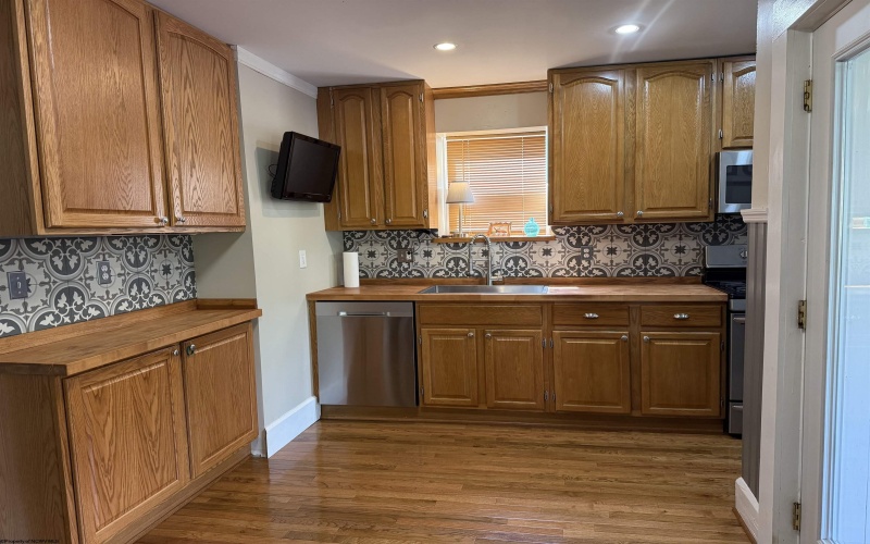116 Elkins Street, Fairmont, West Virginia 26554, 3 Bedrooms Bedrooms, 7 Rooms Rooms,1 BathroomBathrooms,Single Family Detached,For Sale,Elkins,10161250