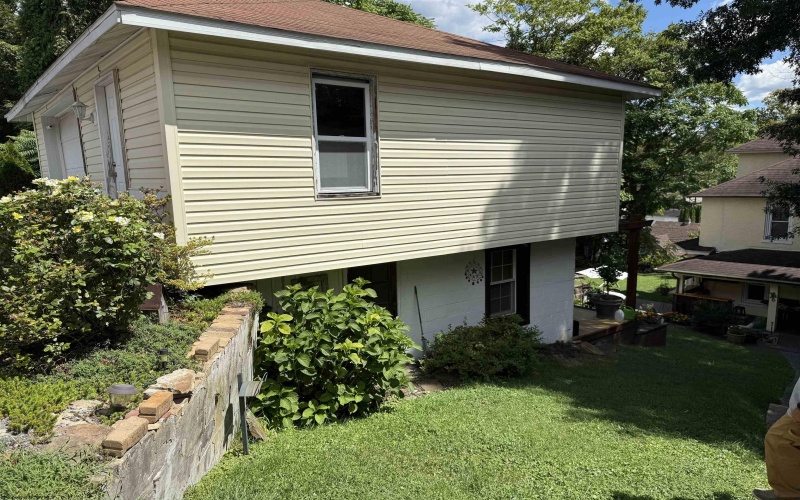 116 Elkins Street, Fairmont, West Virginia 26554, 3 Bedrooms Bedrooms, 7 Rooms Rooms,1 BathroomBathrooms,Single Family Detached,For Sale,Elkins,10161250