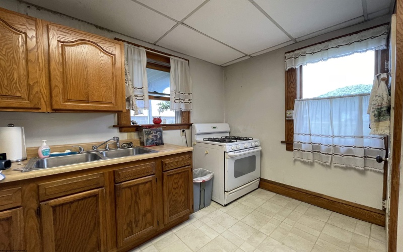 8 Skin Creek Road, Weston, West Virginia 26452, 4 Bedrooms Bedrooms, 8 Rooms Rooms,1 BathroomBathrooms,Single Family Detached,For Sale,Skin Creek,10161238