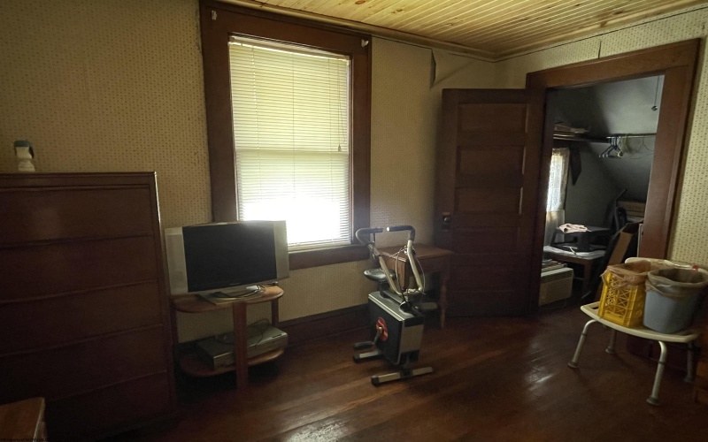 8 Skin Creek Road, Weston, West Virginia 26452, 4 Bedrooms Bedrooms, 8 Rooms Rooms,1 BathroomBathrooms,Single Family Detached,For Sale,Skin Creek,10161238
