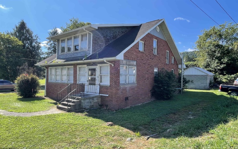8 Skin Creek Road, Weston, West Virginia 26452, 4 Bedrooms Bedrooms, 8 Rooms Rooms,1 BathroomBathrooms,Single Family Detached,For Sale,Skin Creek,10161238