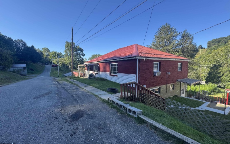 120 Jackson Street, Weston, West Virginia 26452, 3 Bedrooms Bedrooms, 8 Rooms Rooms,1 BathroomBathrooms,Single Family Detached,For Sale,Jackson,10161235