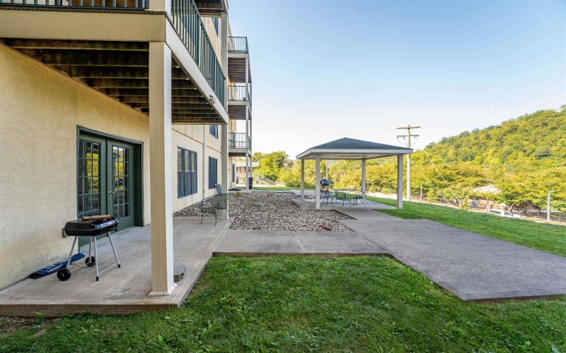 1117 University Avenue, Morgantown, West Virginia 26505-5912, 3 Bedrooms Bedrooms, 6 Rooms Rooms,3 BathroomsBathrooms,Single Family Attached,For Sale,University,10161264