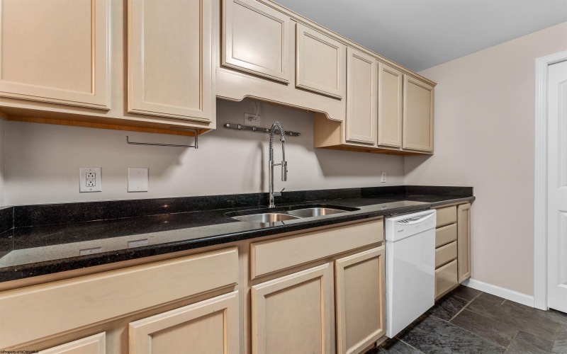 1117 University Avenue, Morgantown, West Virginia 26505-5912, 3 Bedrooms Bedrooms, 6 Rooms Rooms,3 BathroomsBathrooms,Single Family Attached,For Sale,University,10161264