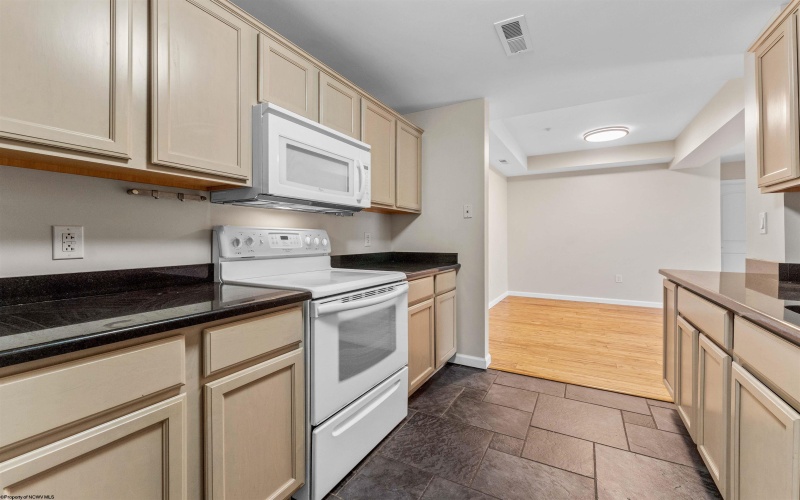 1117 University Avenue, Morgantown, West Virginia 26505-5912, 3 Bedrooms Bedrooms, 6 Rooms Rooms,3 BathroomsBathrooms,Single Family Attached,For Sale,University,10161264
