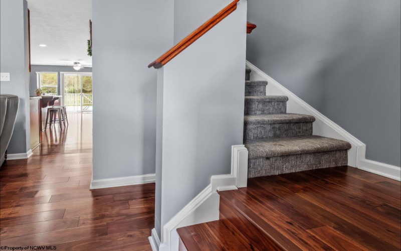 127 Tee Drive, Maidsville, West Virginia 26541, 3 Bedrooms Bedrooms, 8 Rooms Rooms,2 BathroomsBathrooms,Single Family Attached,For Sale,Tee,10161275