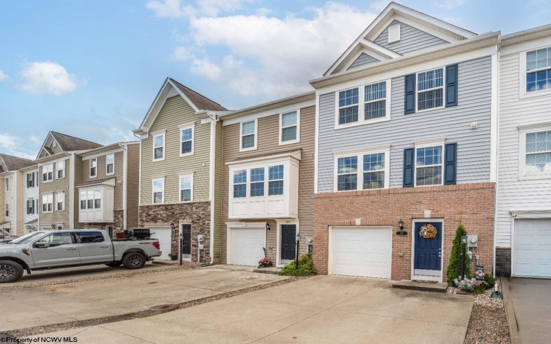 127 Tee Drive, Maidsville, West Virginia 26541, 3 Bedrooms Bedrooms, 8 Rooms Rooms,2 BathroomsBathrooms,Single Family Attached,For Sale,Tee,10161275