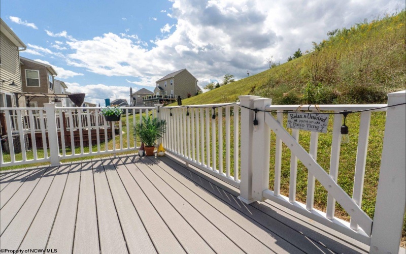 127 Tee Drive, Maidsville, West Virginia 26541, 3 Bedrooms Bedrooms, 8 Rooms Rooms,2 BathroomsBathrooms,Single Family Attached,For Sale,Tee,10161275