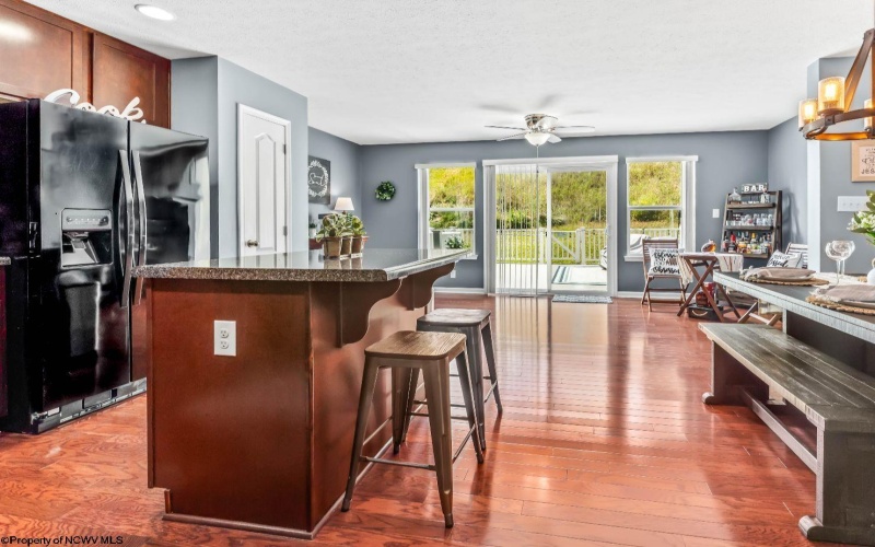 127 Tee Drive, Maidsville, West Virginia 26541, 3 Bedrooms Bedrooms, 8 Rooms Rooms,2 BathroomsBathrooms,Single Family Attached,For Sale,Tee,10161275