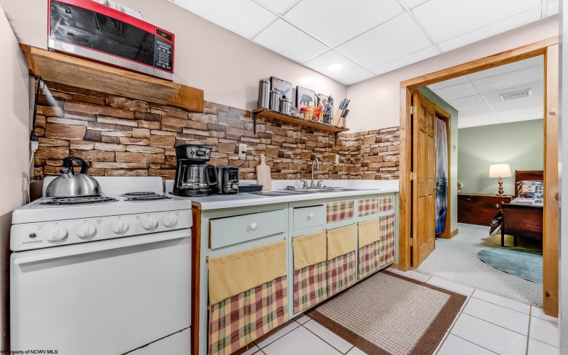74 Ken Snyder Road, Tunnelton, West Virginia 26444, 4 Bedrooms Bedrooms, 14 Rooms Rooms,3 BathroomsBathrooms,Single Family Detached,For Sale,Ken Snyder,10161268
