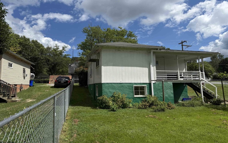 8688 Cost Avenue, Stonewood, West Virginia 26301, 2 Bedrooms Bedrooms, 4 Rooms Rooms,1 BathroomBathrooms,Single Family Detached,For Sale,Cost,10161274