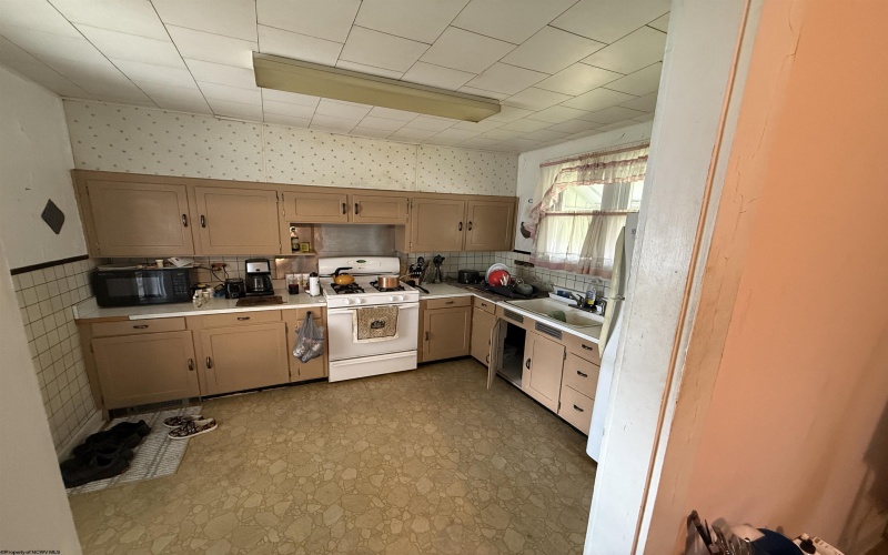 8688 Cost Avenue, Stonewood, West Virginia 26301, 2 Bedrooms Bedrooms, 4 Rooms Rooms,1 BathroomBathrooms,Single Family Detached,For Sale,Cost,10161274