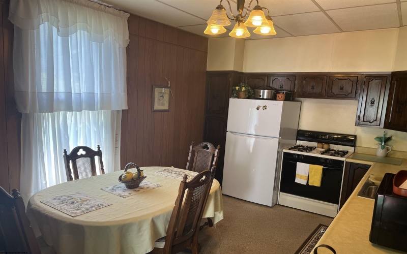 615 Mason Street, Fairmont, West Virginia 26554, 3 Bedrooms Bedrooms, 7 Rooms Rooms,2 BathroomsBathrooms,Single Family Detached,For Sale,Mason,10161281
