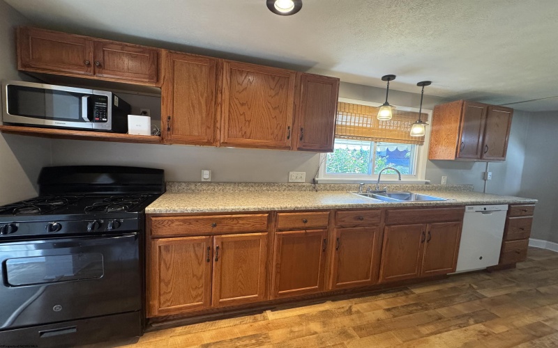 15 Ritchie Street, Buckhannon, West Virginia 26201, 2 Bedrooms Bedrooms, 5 Rooms Rooms,2 BathroomsBathrooms,Single Family Detached,For Sale,Ritchie,10161280