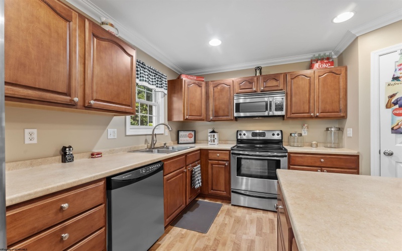 110 New Castle Drive, Morgantown, West Virginia 26508, 3 Bedrooms Bedrooms, 7 Rooms Rooms,2 BathroomsBathrooms,Single Family Attached,For Sale,New Castle,10161290