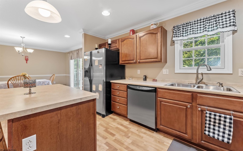 110 New Castle Drive, Morgantown, West Virginia 26508, 3 Bedrooms Bedrooms, 7 Rooms Rooms,2 BathroomsBathrooms,Single Family Attached,For Sale,New Castle,10161290