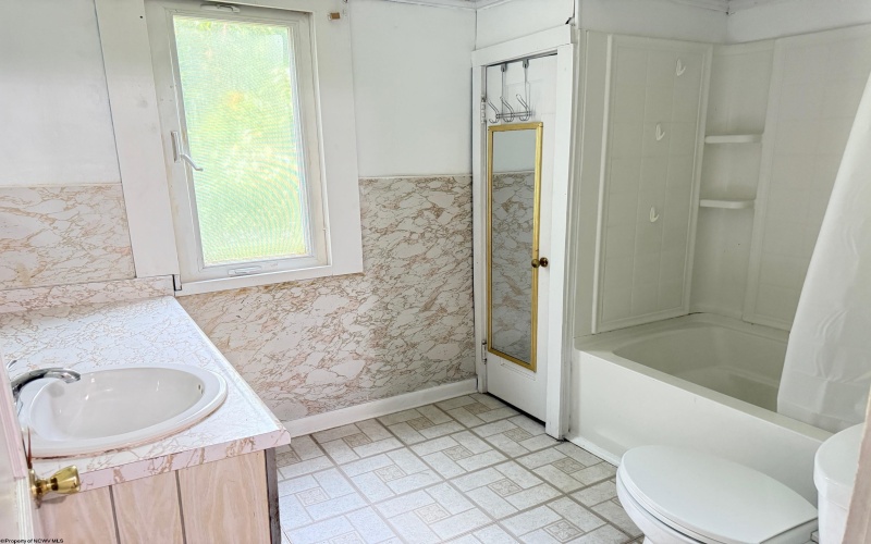 1352 Limestone Road, Clarksburg, West Virginia 26301, 2 Bedrooms Bedrooms, 5 Rooms Rooms,1 BathroomBathrooms,Single Family Detached,For Sale,Limestone,10161296