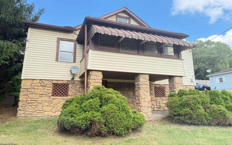 1352 Limestone Road, Clarksburg, West Virginia 26301, 2 Bedrooms Bedrooms, 5 Rooms Rooms,1 BathroomBathrooms,Single Family Detached,For Sale,Limestone,10161296