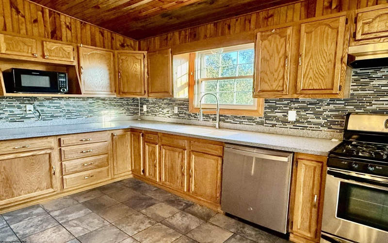 602 Hoult Road, Fairmont, West Virginia 26554, 3 Bedrooms Bedrooms, 6 Rooms Rooms,4 BathroomsBathrooms,Single Family Detached,For Sale,Hoult,10161288
