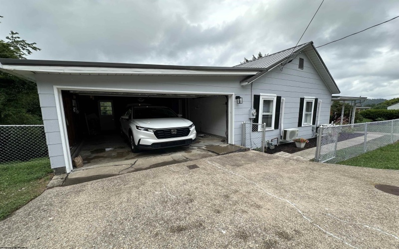 196 Buena Vista Avenue, Clarksburg, West Virginia 26301, 3 Bedrooms Bedrooms, 7 Rooms Rooms,1 BathroomBathrooms,Single Family Detached,For Sale,Buena Vista,10160617