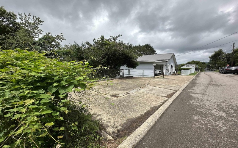 196 Buena Vista Avenue, Clarksburg, West Virginia 26301, 3 Bedrooms Bedrooms, 7 Rooms Rooms,1 BathroomBathrooms,Single Family Detached,For Sale,Buena Vista,10160617