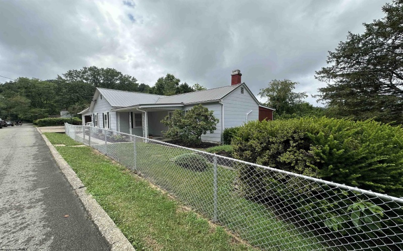 196 Buena Vista Avenue, Clarksburg, West Virginia 26301, 3 Bedrooms Bedrooms, 7 Rooms Rooms,1 BathroomBathrooms,Single Family Detached,For Sale,Buena Vista,10160617