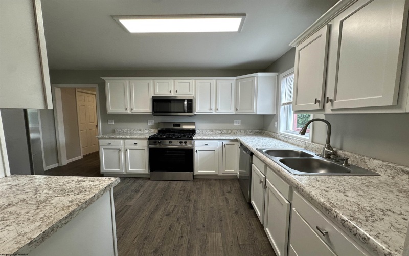 196 Buena Vista Avenue, Clarksburg, West Virginia 26301, 3 Bedrooms Bedrooms, 7 Rooms Rooms,1 BathroomBathrooms,Single Family Detached,For Sale,Buena Vista,10160617