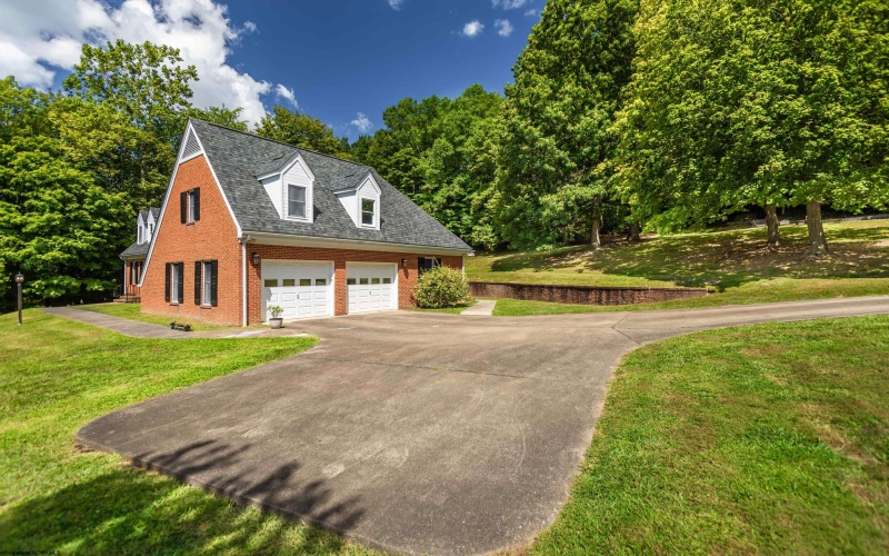 3703 Swallowtail Drive, Morgantown, West Virginia 26508, 5 Bedrooms Bedrooms, 17 Rooms Rooms,4 BathroomsBathrooms,Single Family Detached,For Sale,Swallowtail,10161295