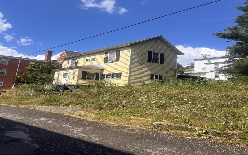 206 Washington Street, Terra Alta, West Virginia 26764, 4 Bedrooms Bedrooms, 10 Rooms Rooms,2 BathroomsBathrooms,Single Family Detached,For Sale,Washington,10161306