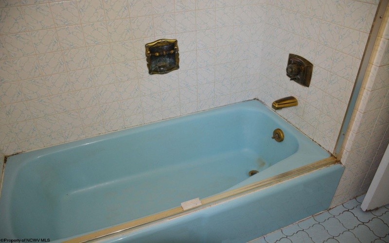 186 Kennedy Street, Elkins, West Virginia 26241, 4 Bedrooms Bedrooms, 9 Rooms Rooms,3 BathroomsBathrooms,Single Family Detached,For Sale,Kennedy,10161312