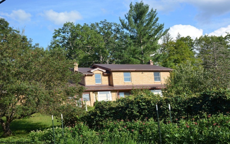 186 Kennedy Street, Elkins, West Virginia 26241, 4 Bedrooms Bedrooms, 9 Rooms Rooms,3 BathroomsBathrooms,Single Family Detached,For Sale,Kennedy,10161312
